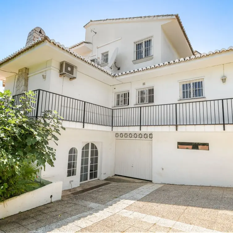 Sale of detached villa in Calahonda