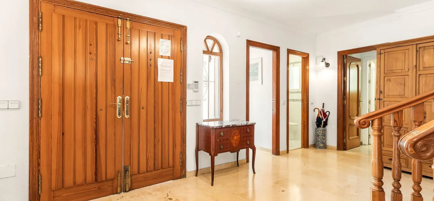 Sale of detached villa in Calahonda 4