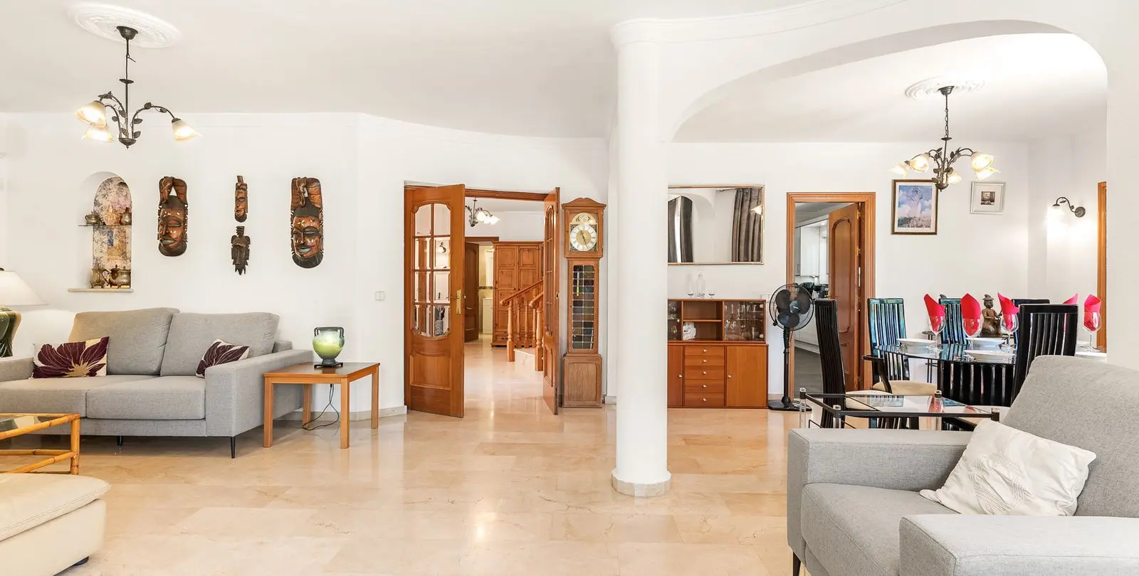 Sale of detached villa in Calahonda 9