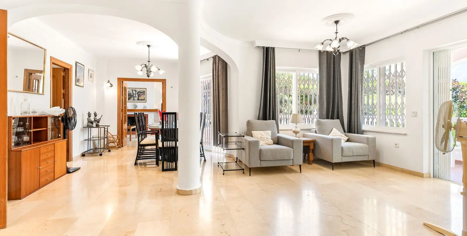 Sale of detached villa in Calahonda 11