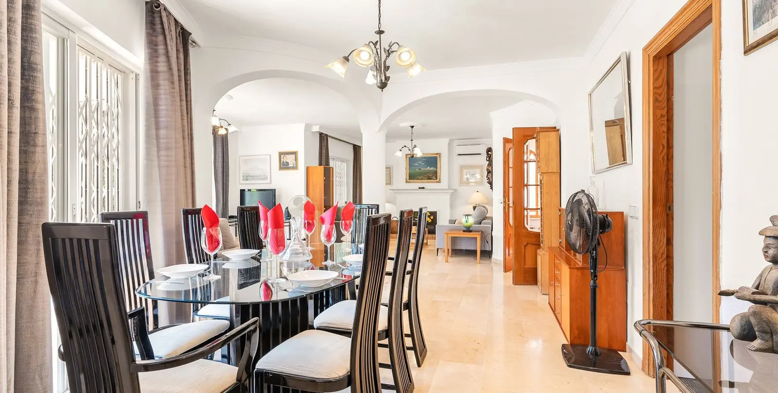 Sale of detached villa in Calahonda 13