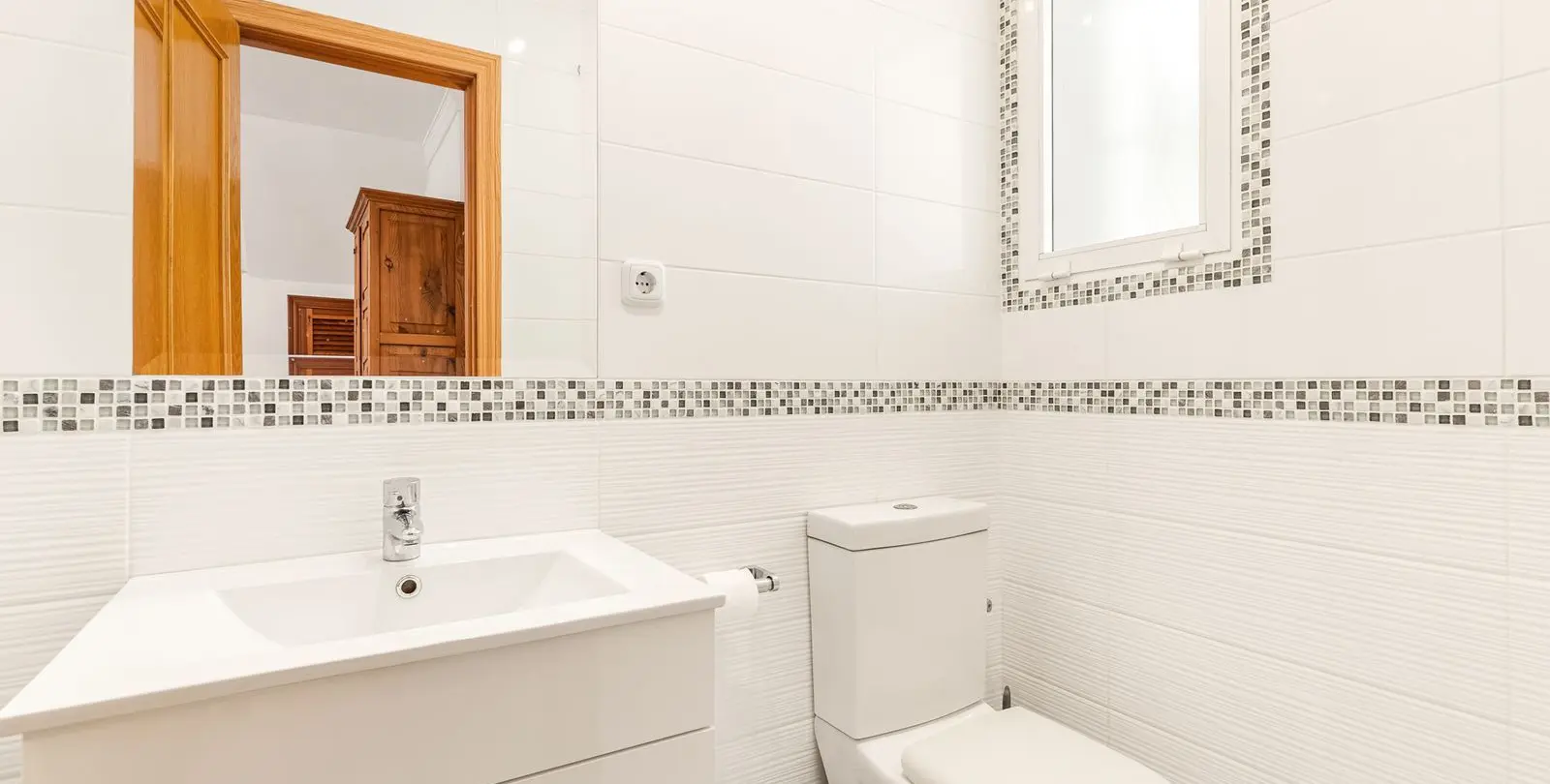 Sale of detached villa in Calahonda 25