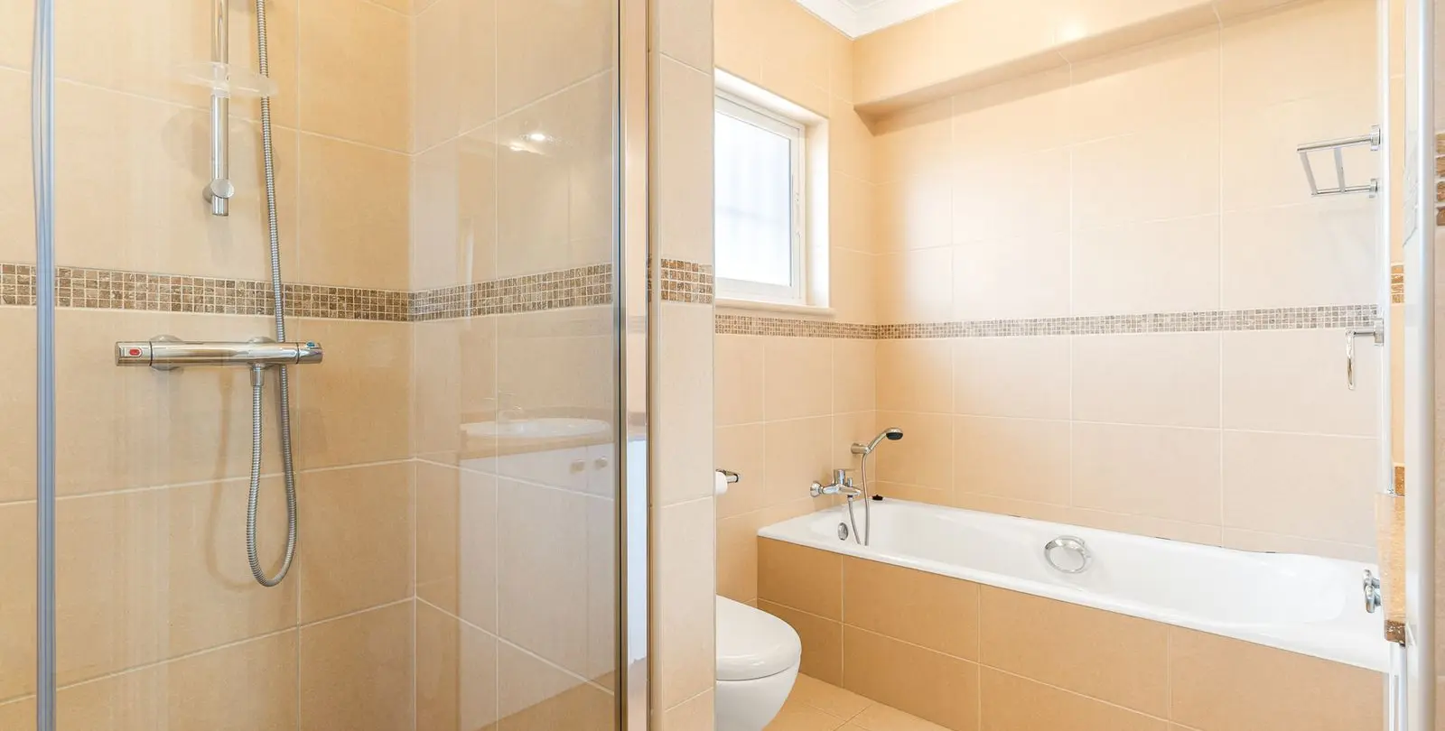 Sale of detached villa in Calahonda 33