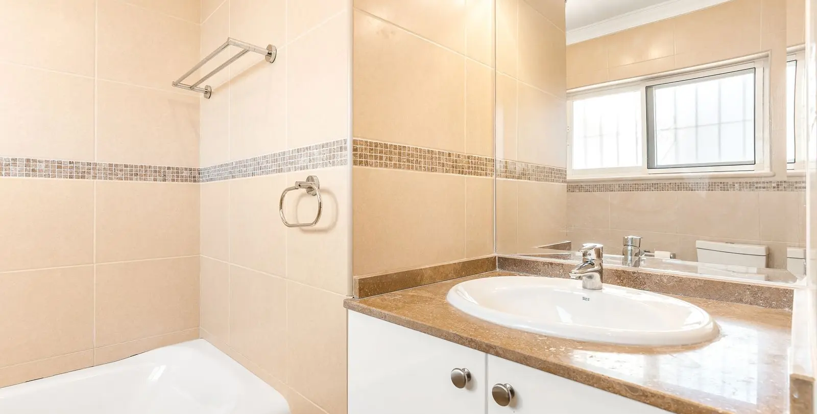 Sale of detached villa in Calahonda 34