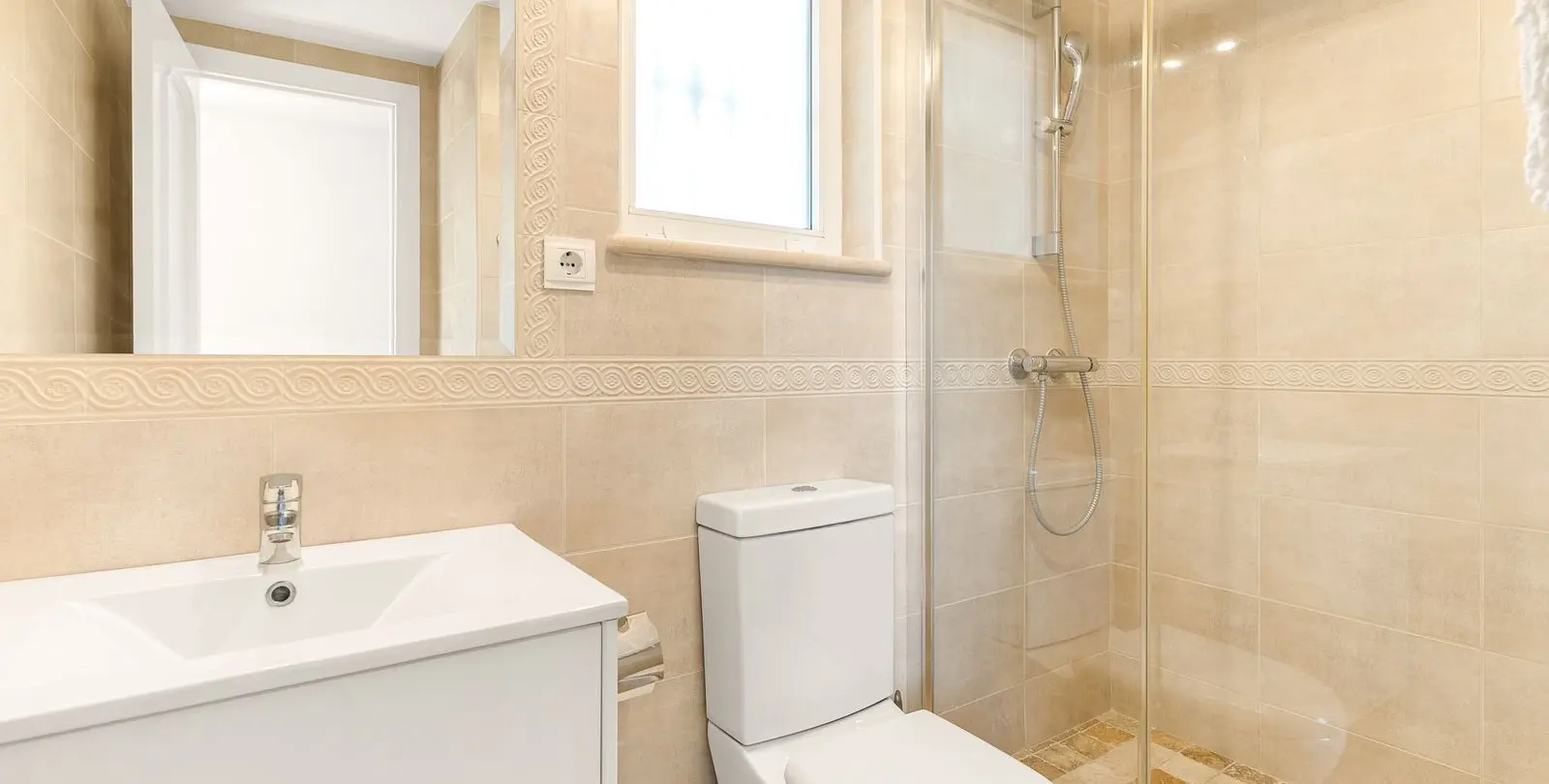 Sale of detached villa in Calahonda 37
