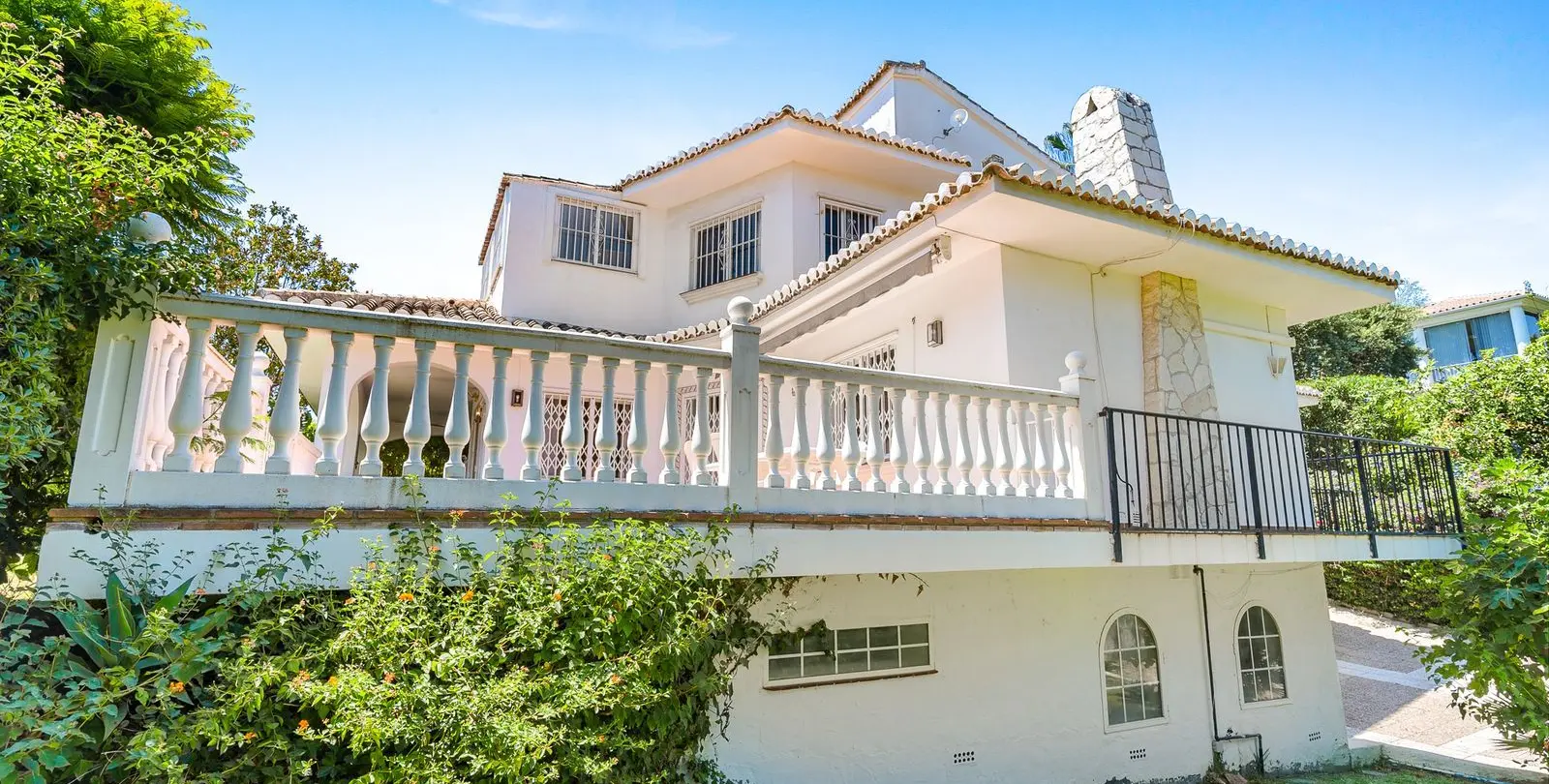 Sale of detached villa in Calahonda 47