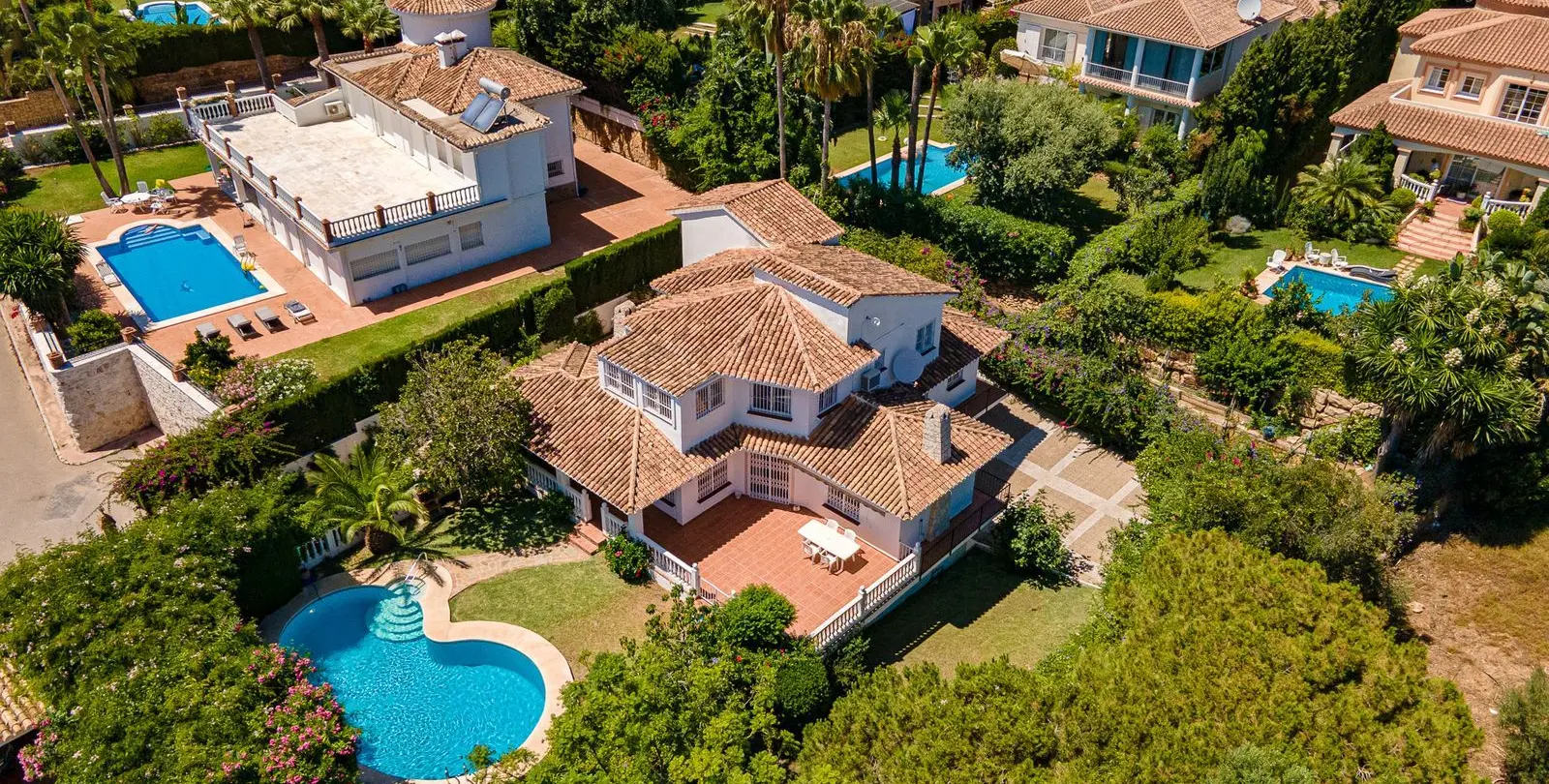 Sale of detached villa in Calahonda 49