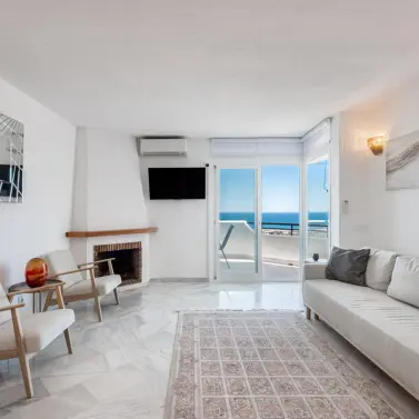 Venta de apartamento en planta media en Calahonda