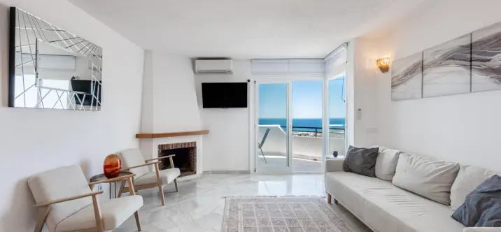 Venta de apartamento en planta media en Calahonda 4