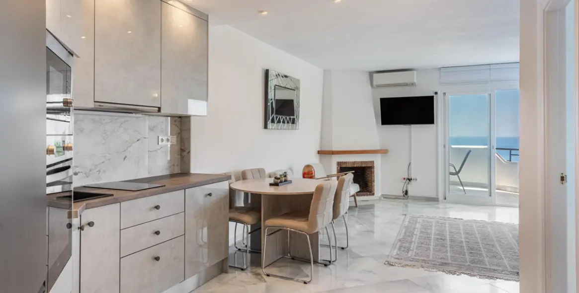 Venta de apartamento en planta media en Calahonda 7