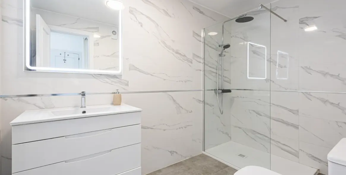 Venta de apartamento en planta media en Calahonda 12