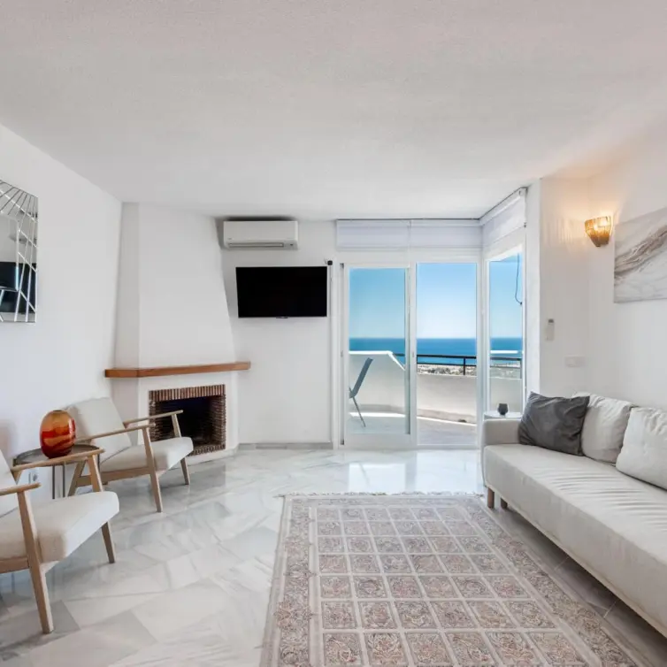 Sale of middle floor apartment in Calahonda