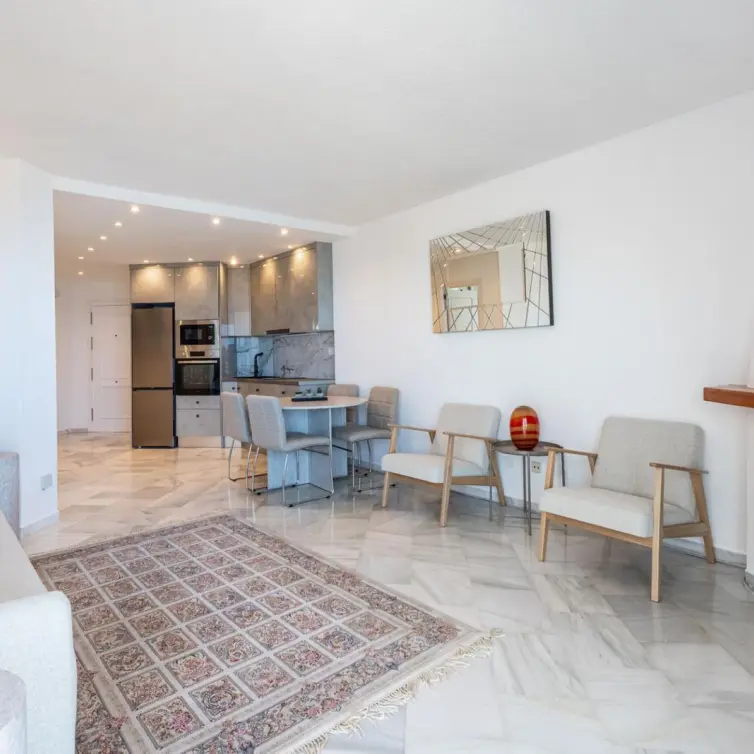 Sale of middle floor apartment in Calahonda