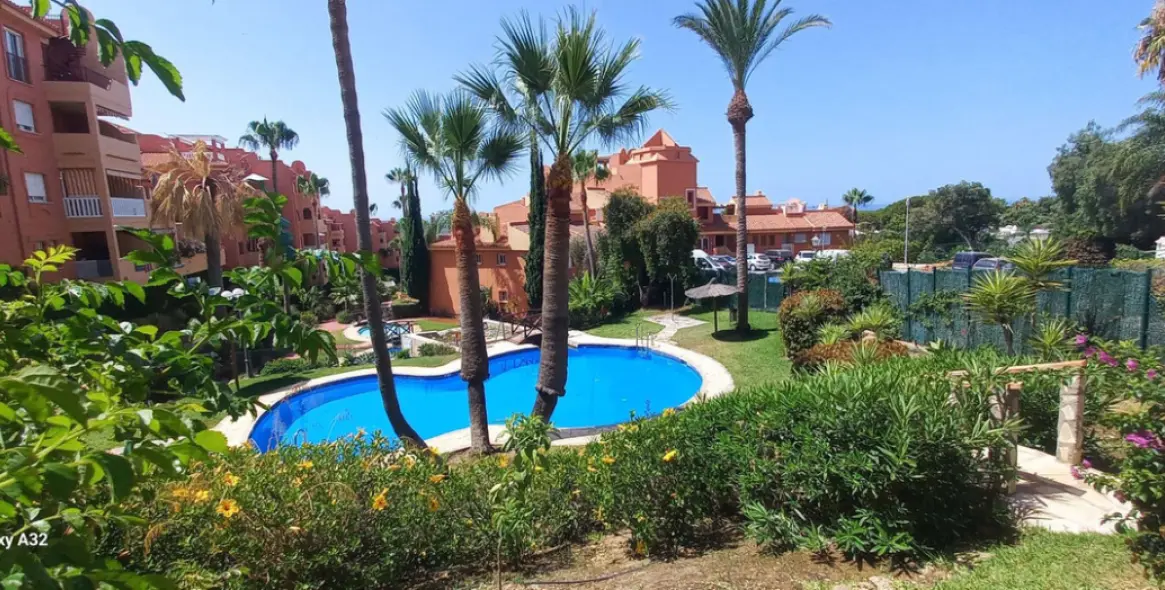 Venta de apartamento en planta baja en Reserva de Marbella 4