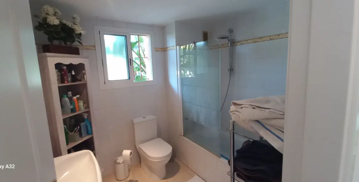 Venta de apartamento en planta baja en Reserva de Marbella 24