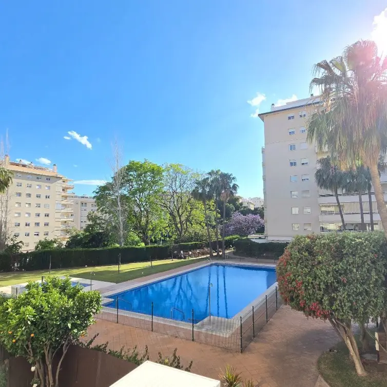 Sale of middle floor apartment in Arroyo de la Miel