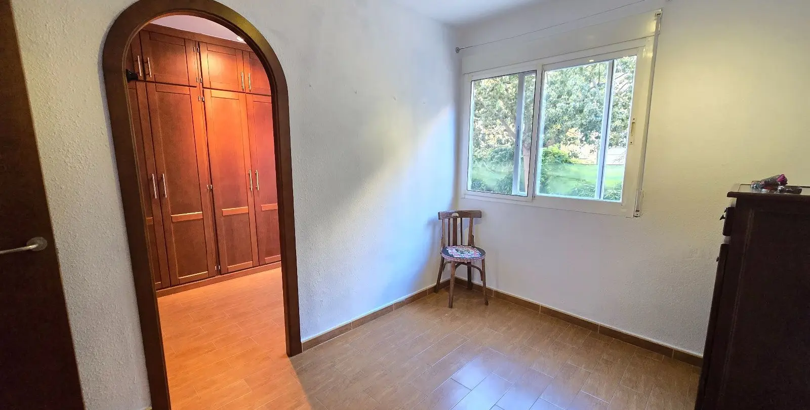 Venta de apartamento en planta media en Arroyo de la Miel 32
