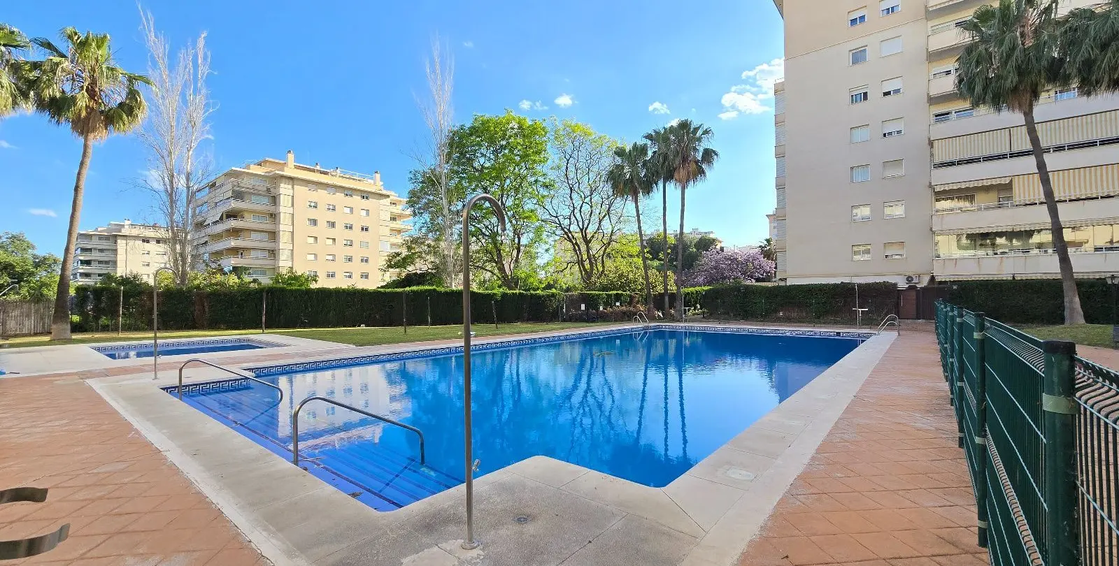 Venta de apartamento en planta media en Arroyo de la Miel 46