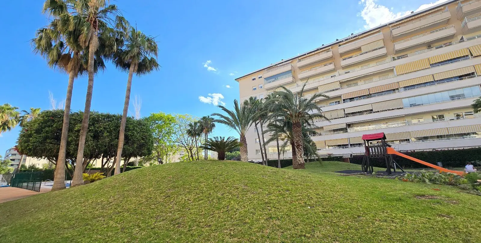 Venta de apartamento en planta media en Arroyo de la Miel 47