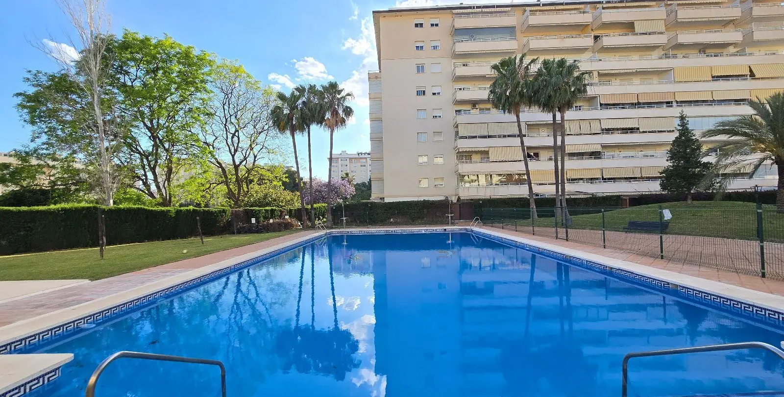 Venta de apartamento en planta media en Arroyo de la Miel 48