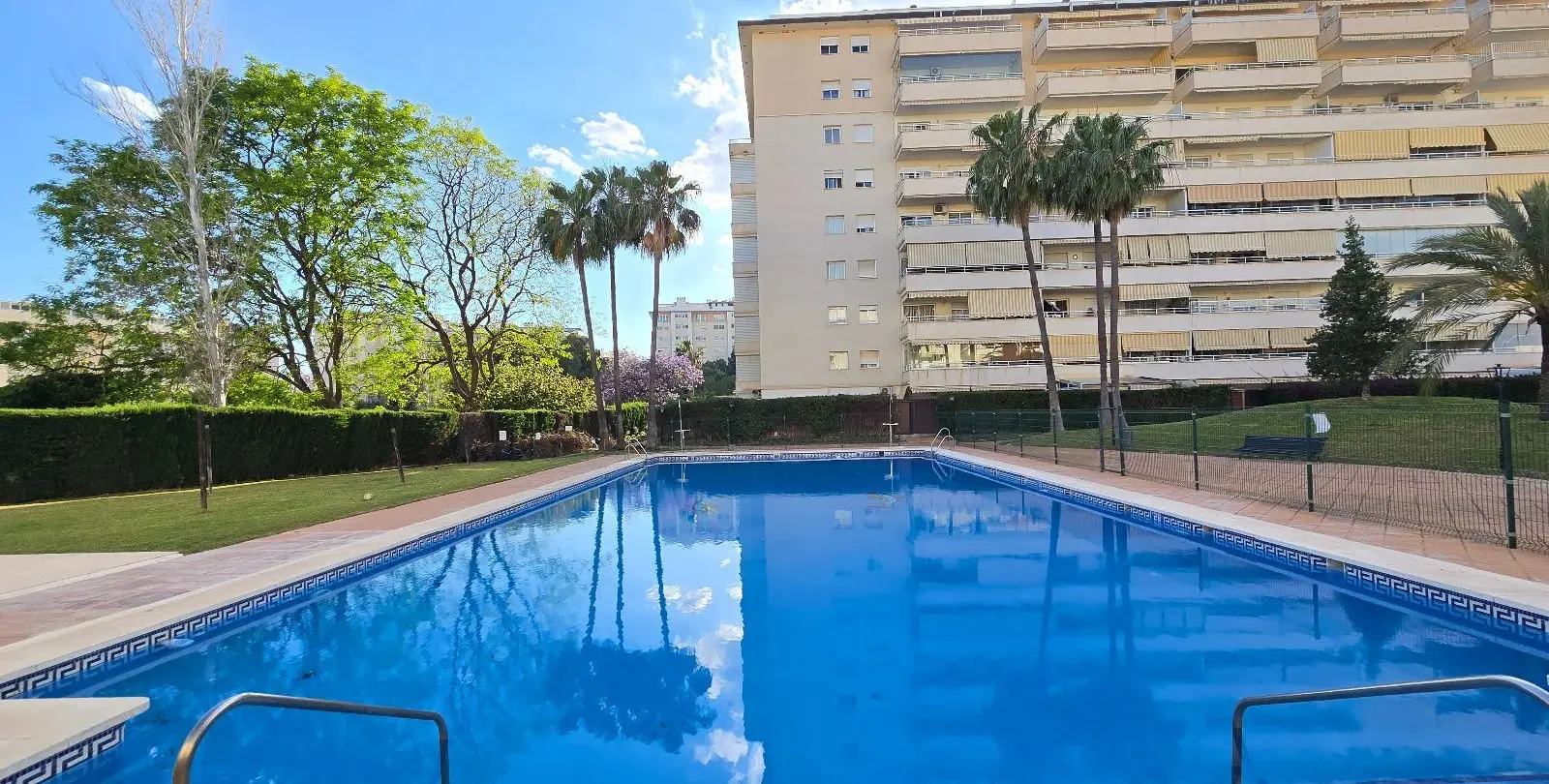 Venta de apartamento en planta media en Arroyo de la Miel 50