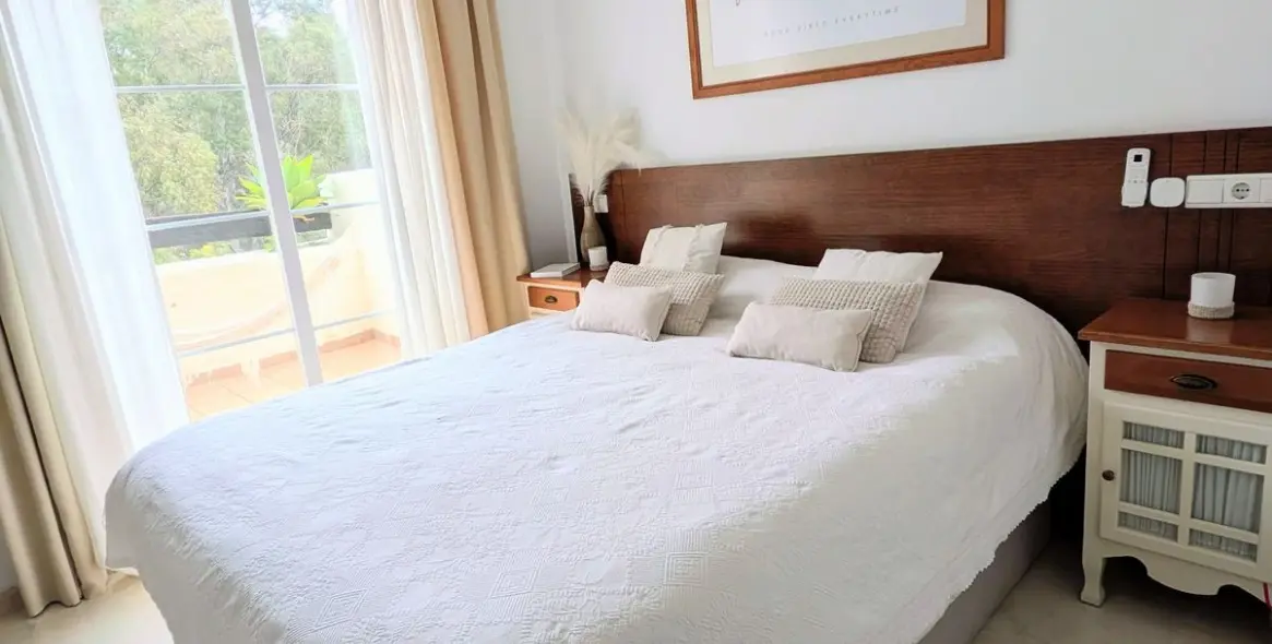 Sale of middle floor apartment in Benalmadena 12