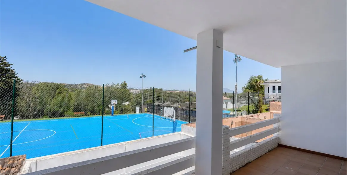 Sale of townhouse in Casares 2