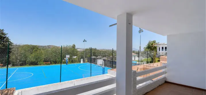 Sale of townhouse in Casares 1
