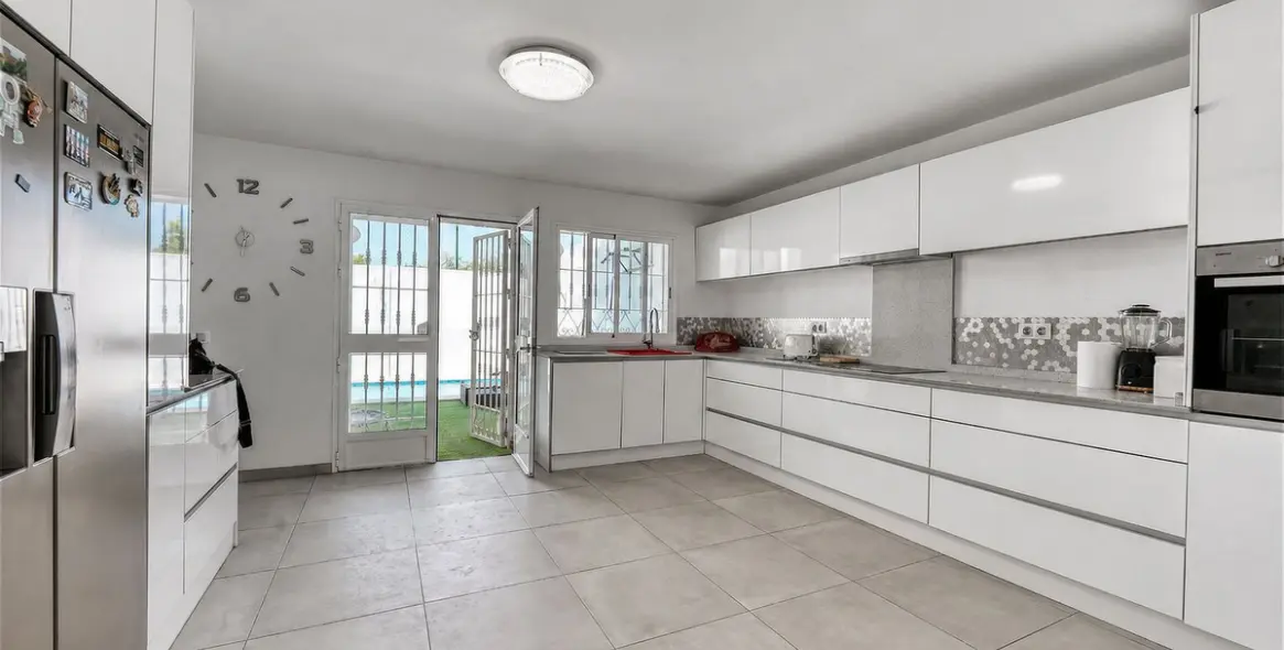 Sale of townhouse in Casares 9