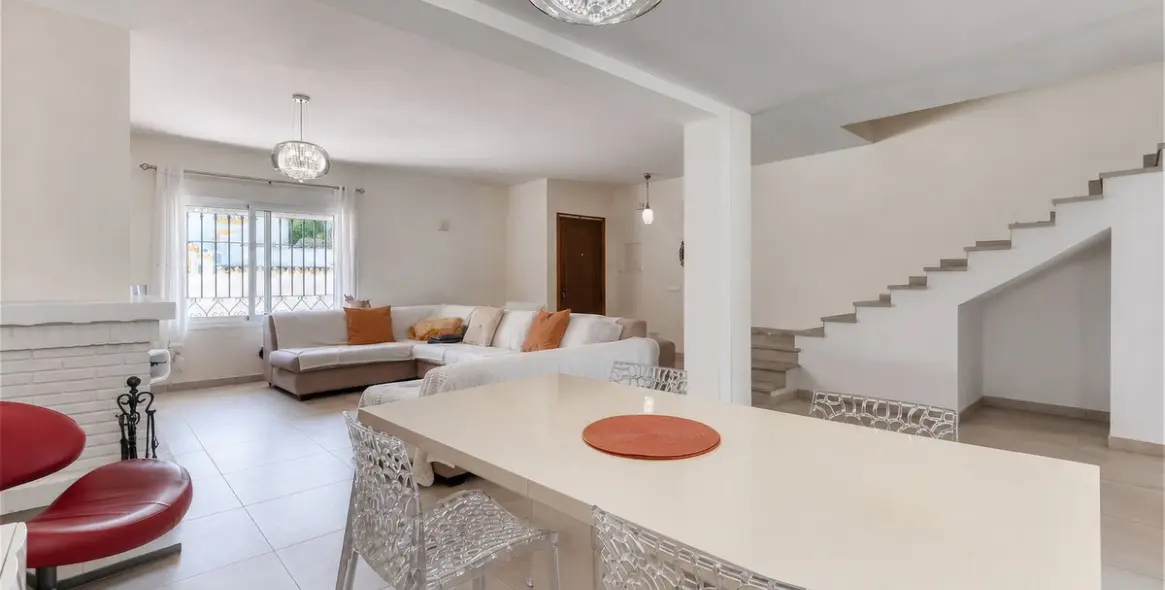 Sale of townhouse in Casares 11