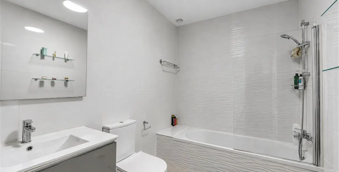 Sale of townhouse in Casares 13