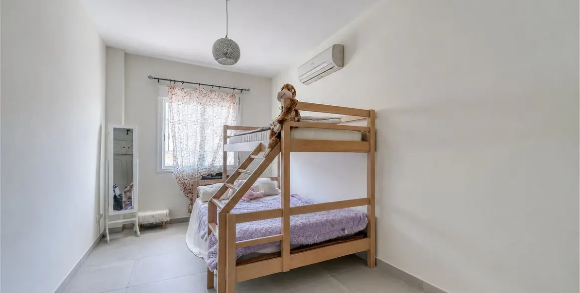 Sale of townhouse in Casares 16