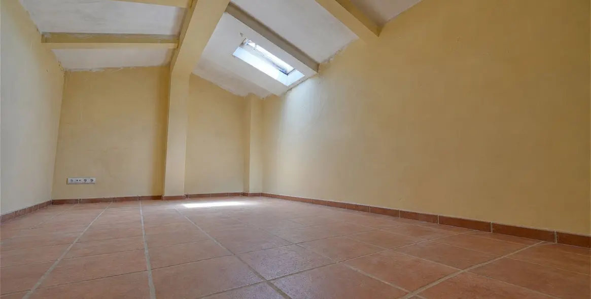 Sale of townhouse in Casares 18