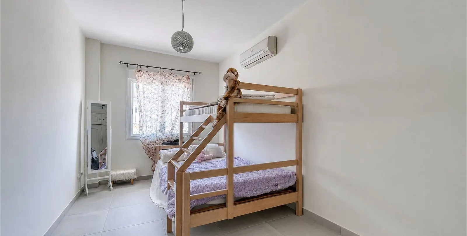 Venta de adosado en Casares 16