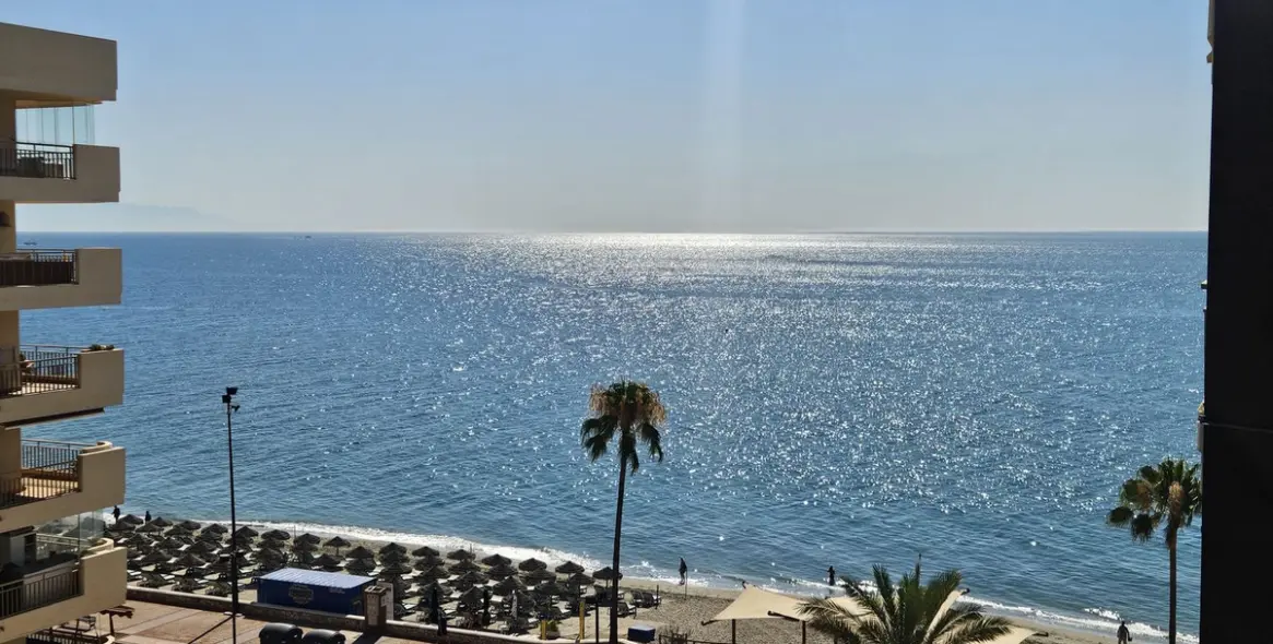 Venta de apartamento en planta media en Fuengirola 1