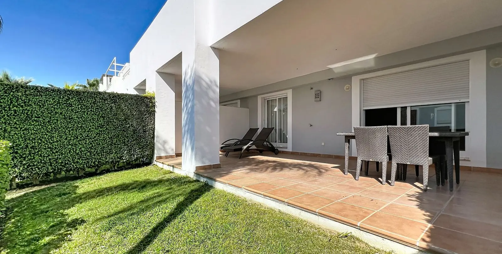 Sale of ground floor apartment in Estepona 1