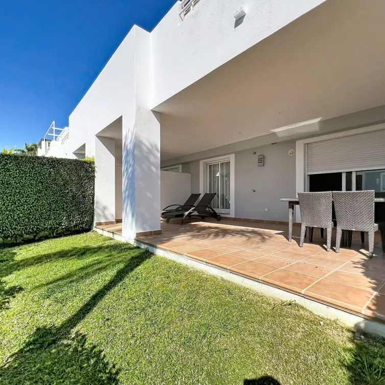 Sale of ground floor apartment in Estepona