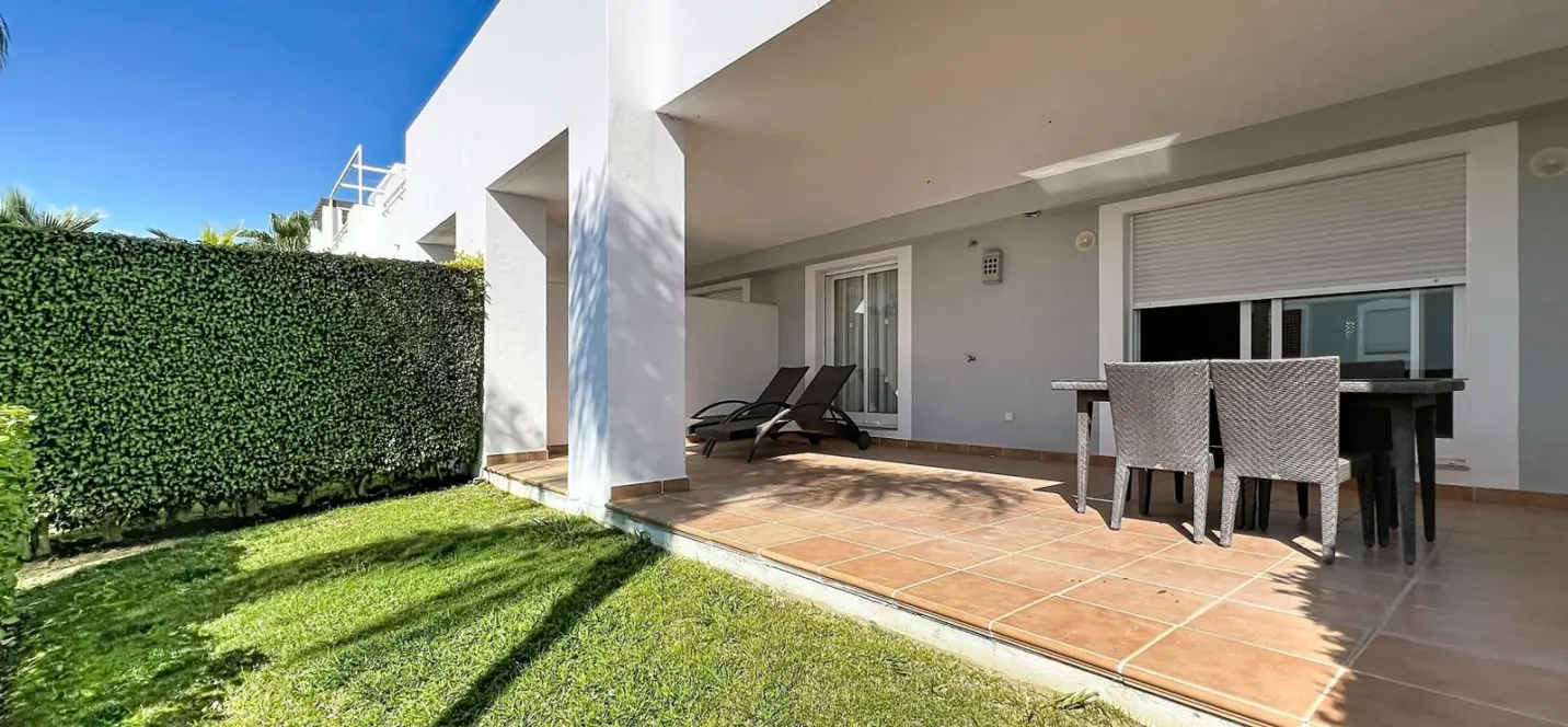 Sale of ground floor apartment in Estepona 0