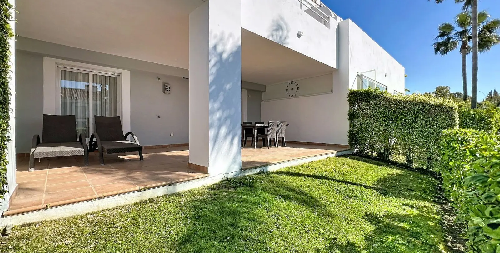 Sale of ground floor apartment in Estepona 2