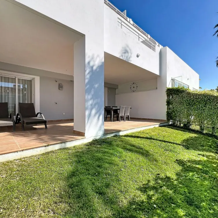 Sale of ground floor apartment in Estepona