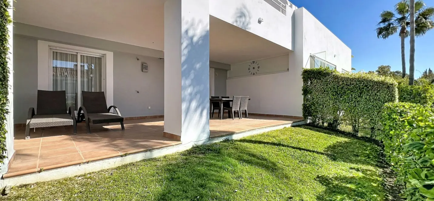Sale of ground floor apartment in Estepona 1