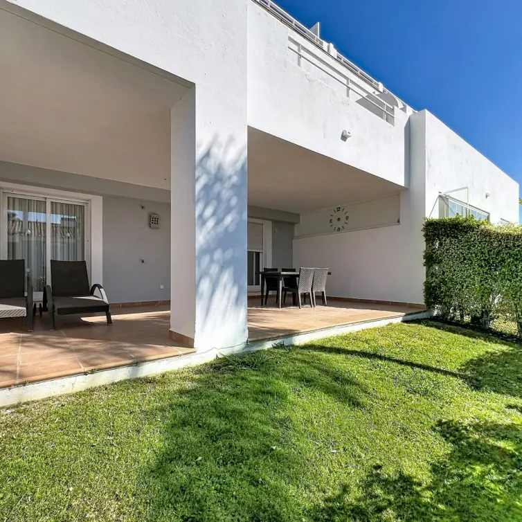 Sale of ground floor apartment in Estepona