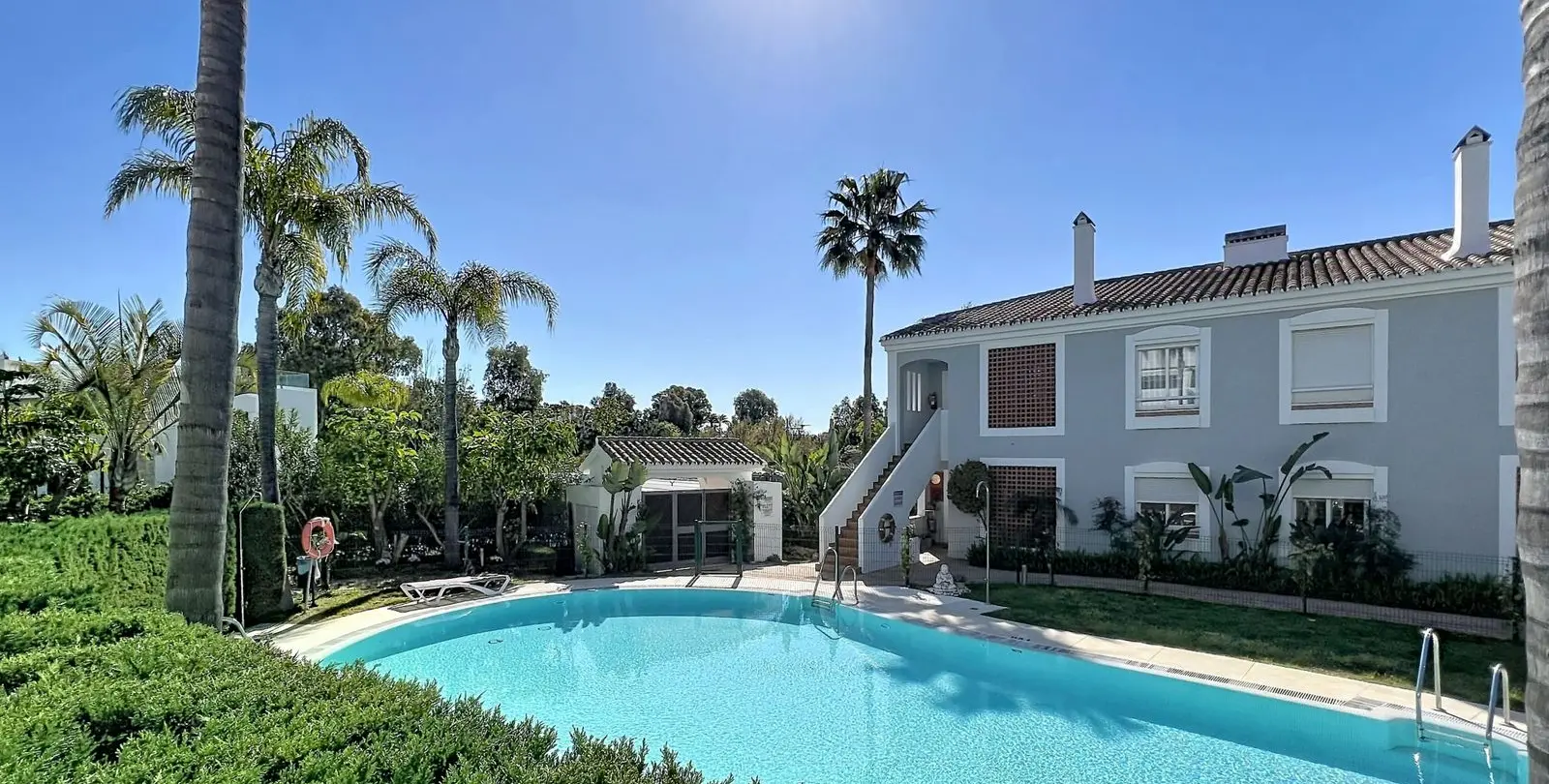 Sale of ground floor apartment in Estepona 16