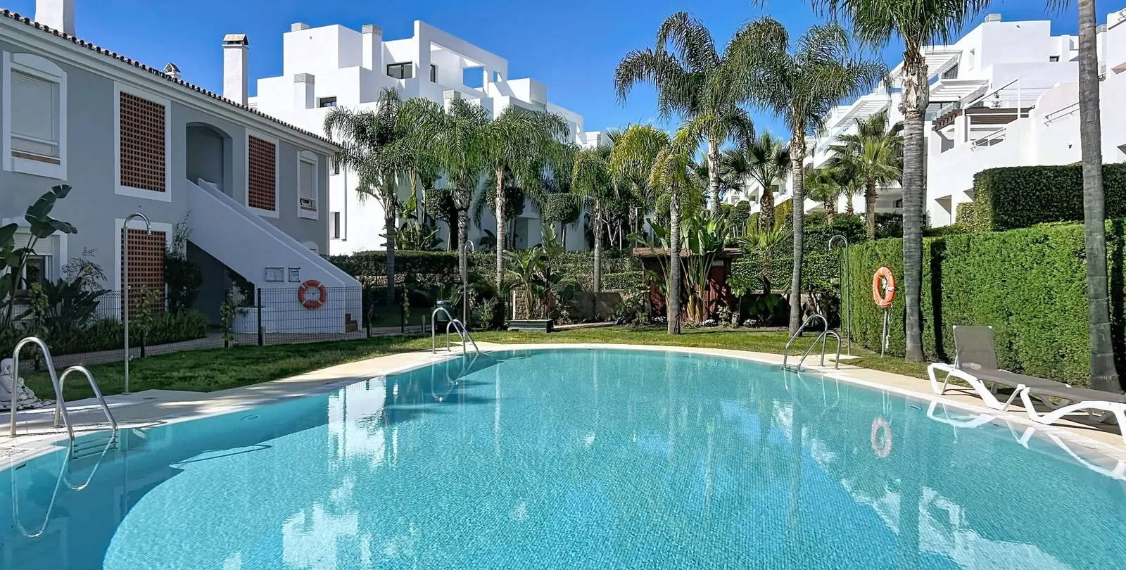 Sale of ground floor apartment in Estepona 17