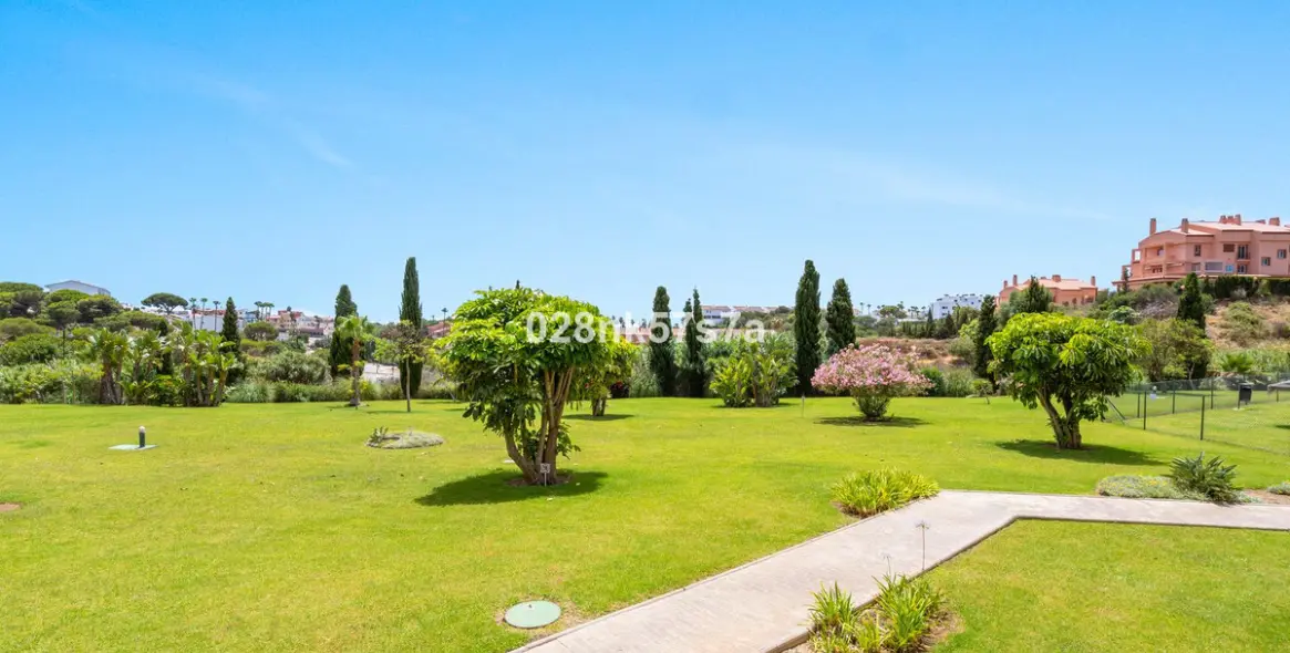 Venta de apartamento en planta baja en El Faro 5