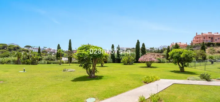 Venta de apartamento en planta baja en El Faro 4
