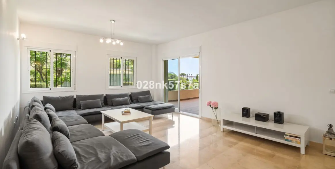 Venta de apartamento en planta baja en El Faro 9