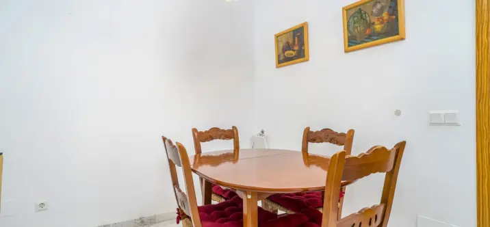 Продажа апартаментов на среднем этаже в Estepona 1