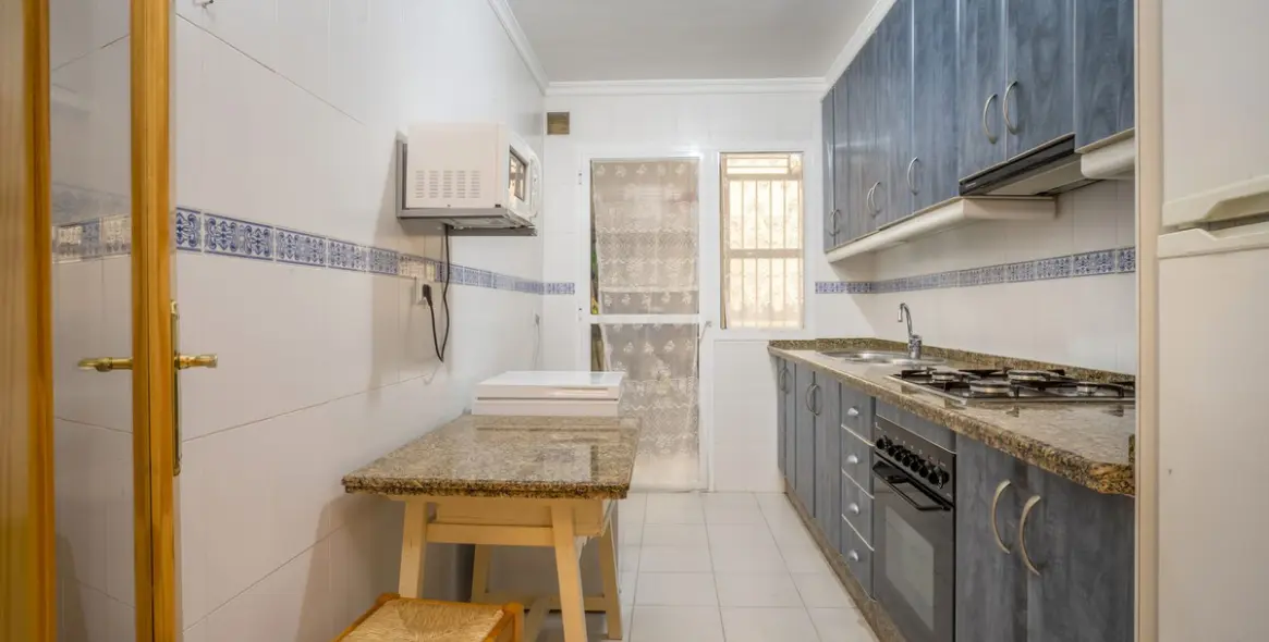 Продажа апартаментов на среднем этаже в Estepona 6