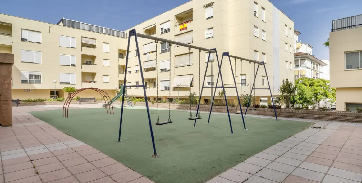 Продажа апартаментов на среднем этаже в Estepona 40